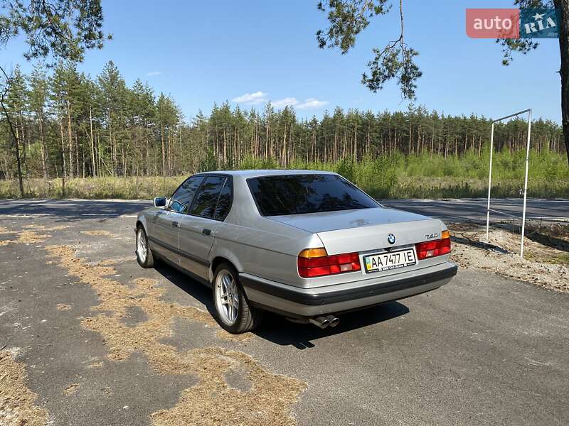 Седан BMW 7 Series 1993 в Киеве