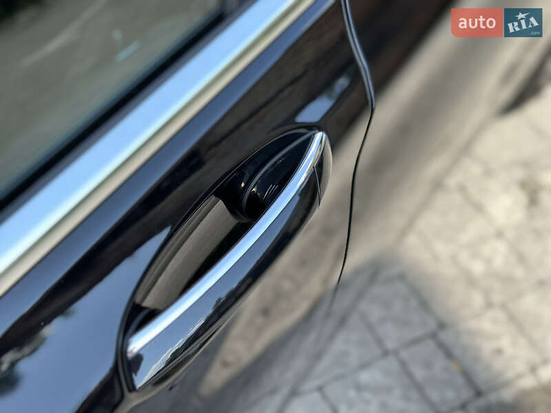 Седан BMW 7 Series 2018 в Львове