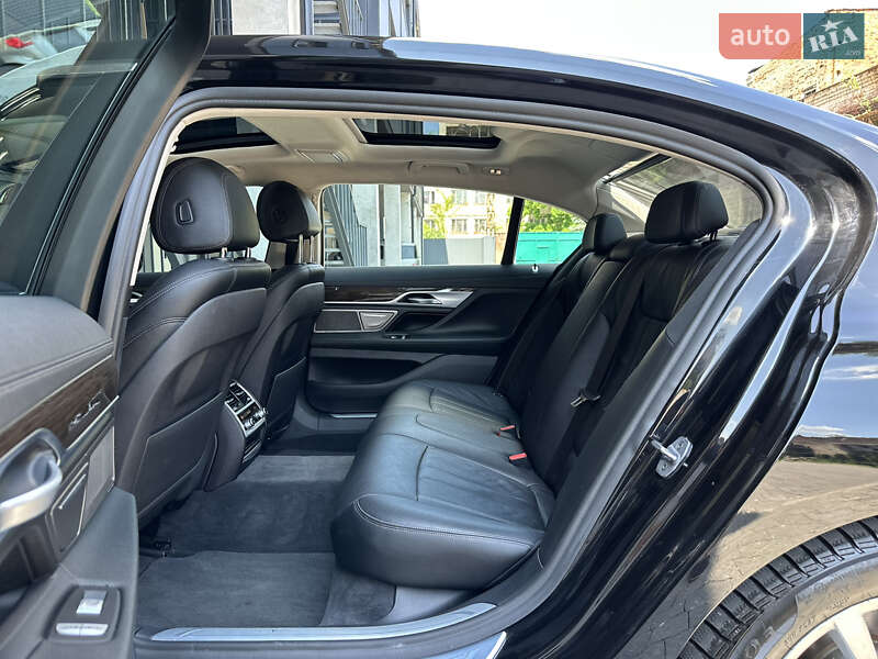 Седан BMW 7 Series 2018 в Львове