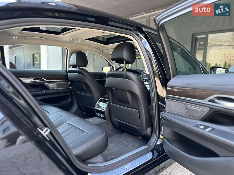 Седан BMW 7 Series 2018 в Львове