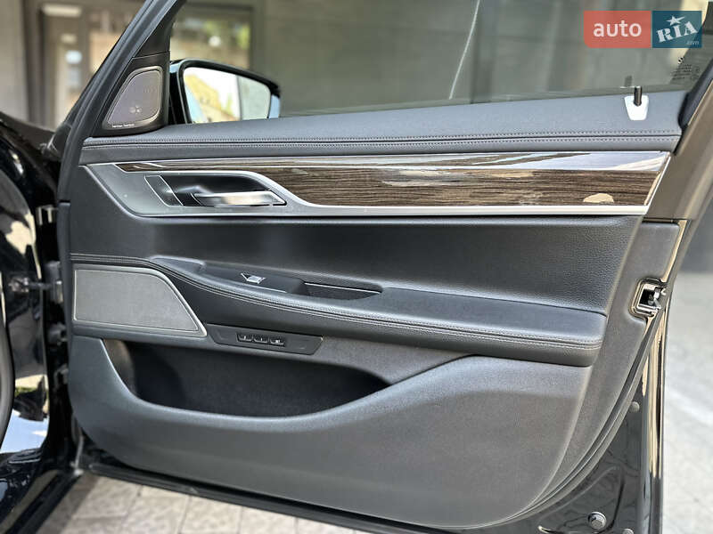 Седан BMW 7 Series 2018 в Львове
