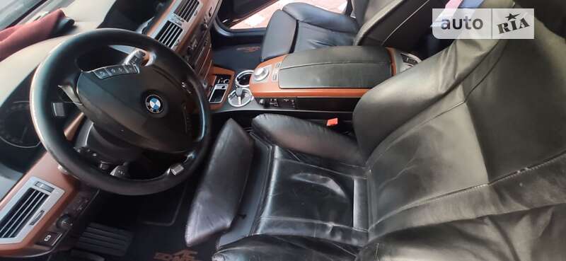 Седан BMW 7 Series 2004 в Романіву