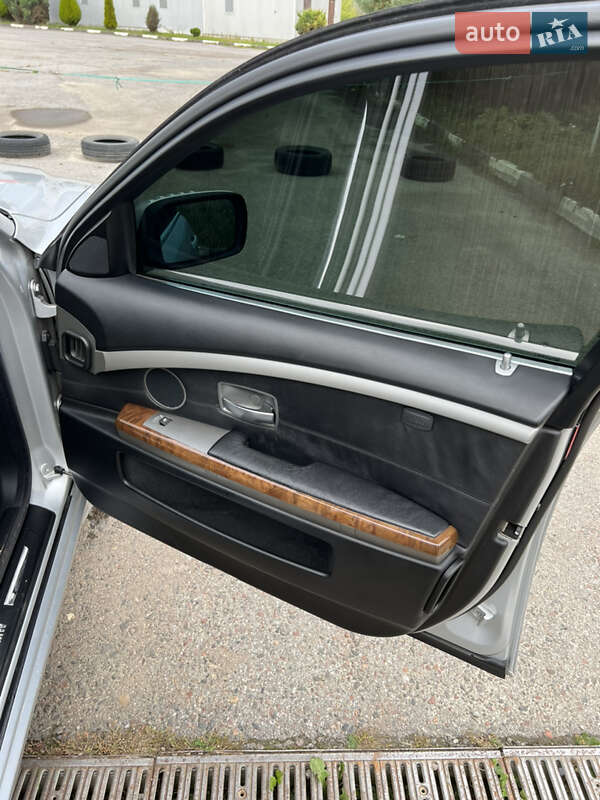 Седан BMW 7 Series 2004 в Самборі