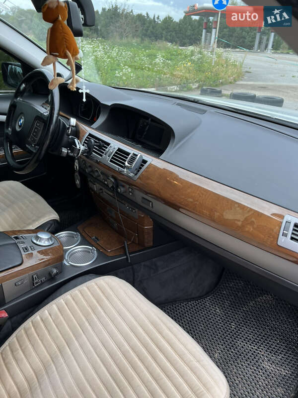 Седан BMW 7 Series 2004 в Самборі