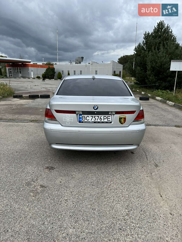 Седан BMW 7 Series 2004 в Самборі