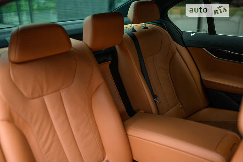 Седан BMW 7 Series 2016 в Ужгороде