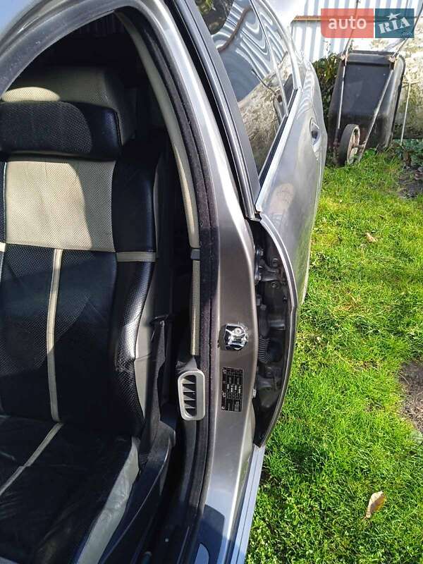 Седан BMW 7 Series 2002 в Львові