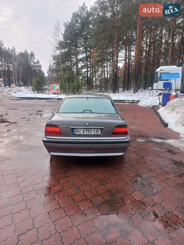 Седан BMW 7 Series 2000 в Маневичах