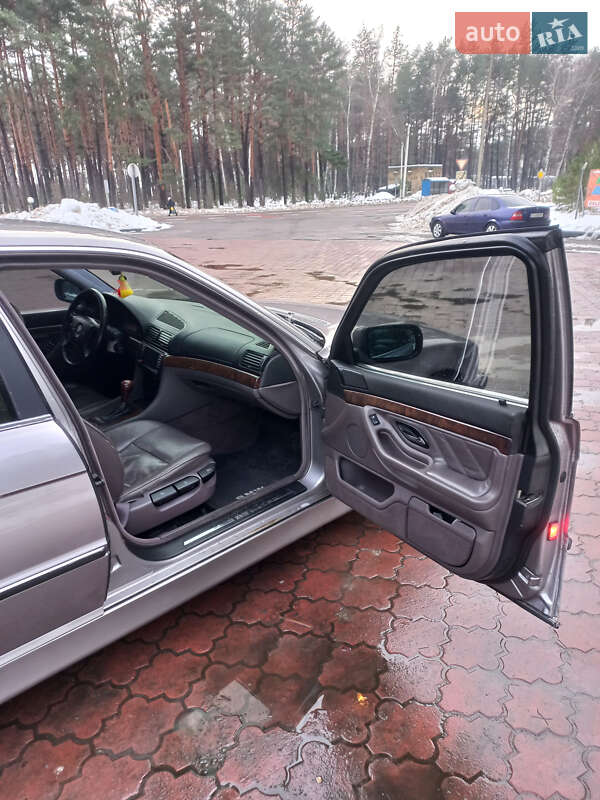 Седан BMW 7 Series 2000 в Маневичах