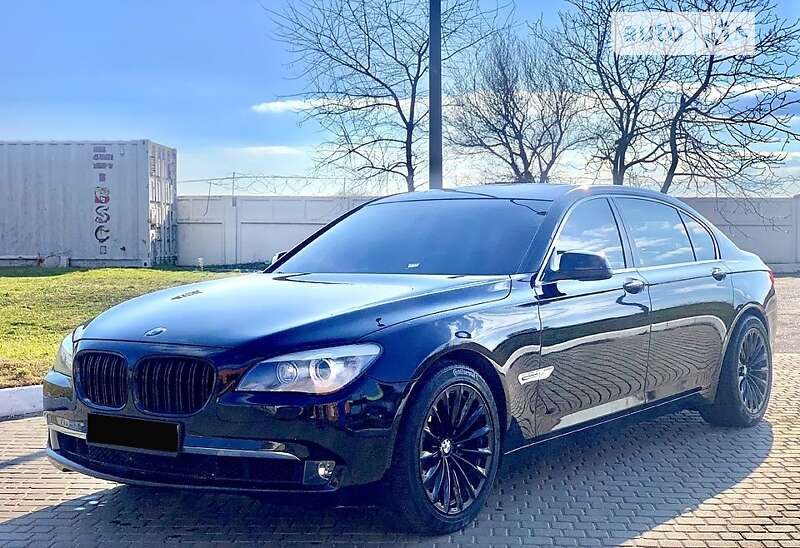 Седан BMW 7 Series 2011 в Львові