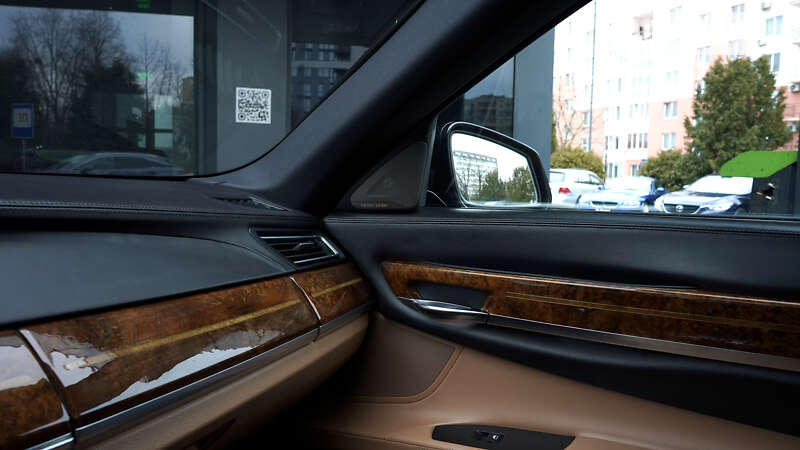 Седан BMW 7 Series 2014 в Львові