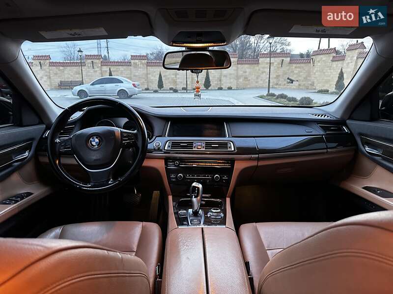 Седан BMW 7 Series 2013 в Измаиле