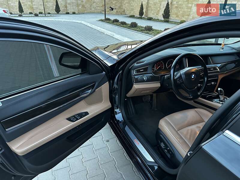 Седан BMW 7 Series 2013 в Измаиле