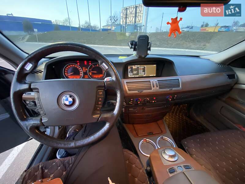 Седан BMW 7 Series 2003 в Черноморске