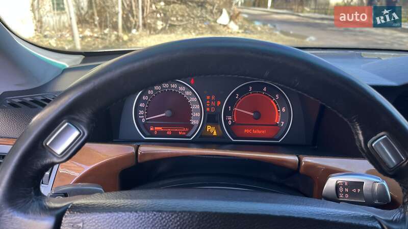 Седан BMW 7 Series 2002 в Стрию