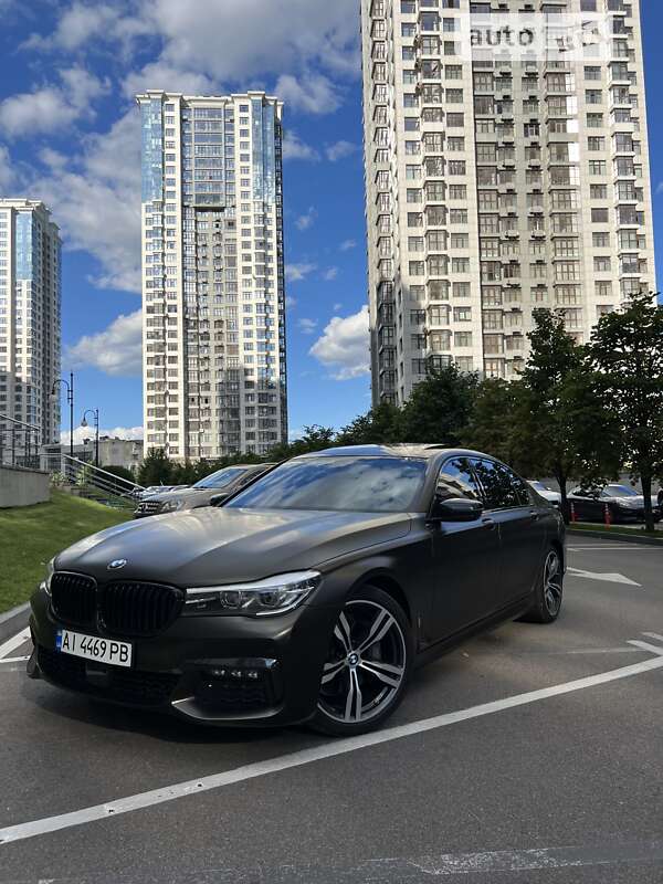 Седан BMW 7 Series 2015 в Львові
