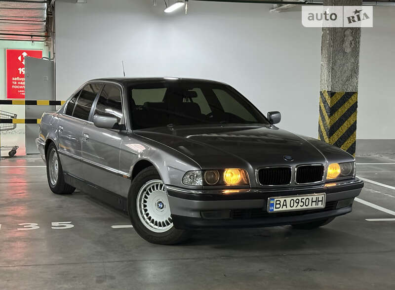 Седан BMW 7 Series 1994 в Киеве