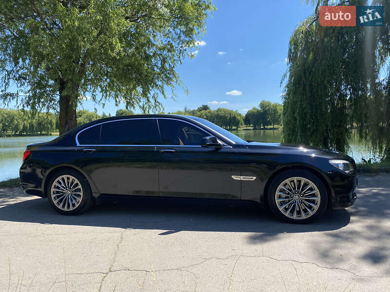 Седан BMW 7 Series 2011 в Ровно