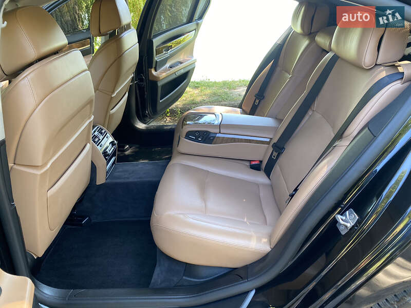 Седан BMW 7 Series 2011 в Ровно