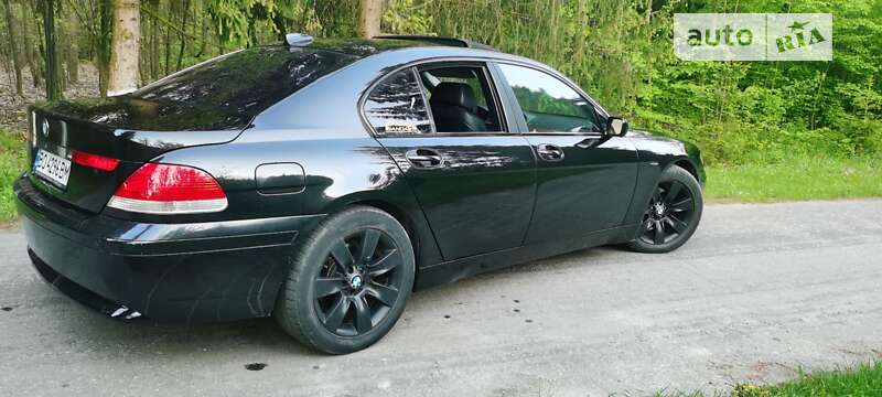 Седан BMW 7 Series 2004 в Романіву