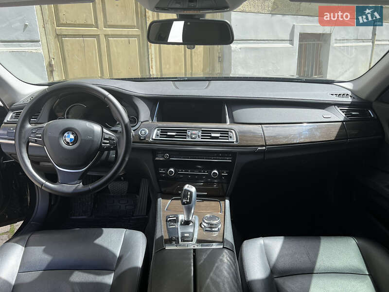 Седан BMW 7 Series 2015 в Чернівцях