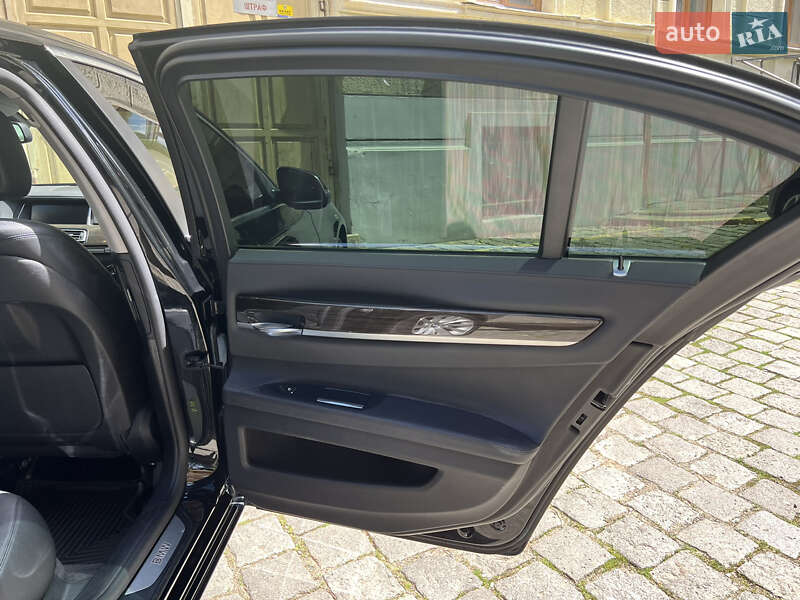Седан BMW 7 Series 2015 в Чернівцях