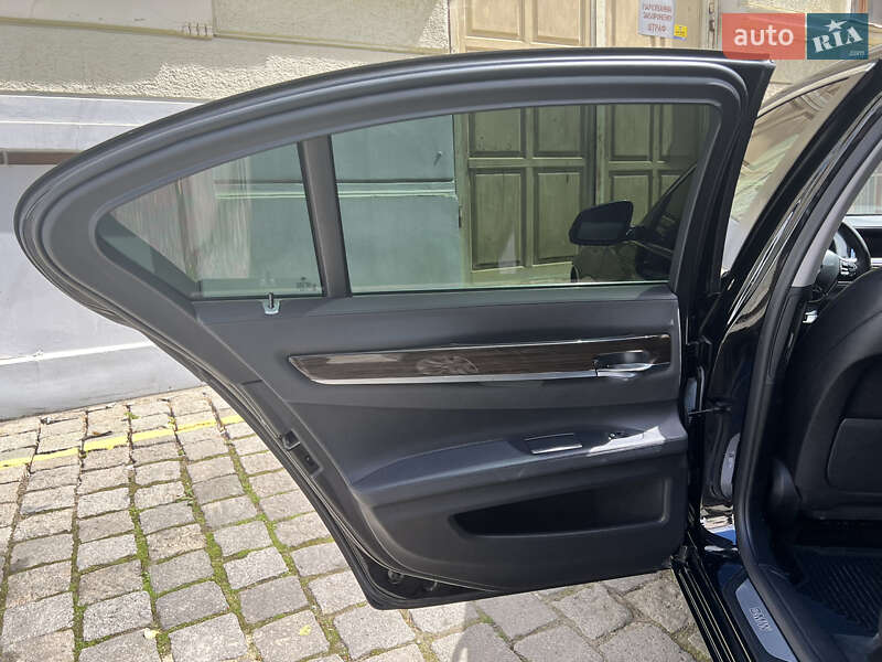 Седан BMW 7 Series 2015 в Чернівцях