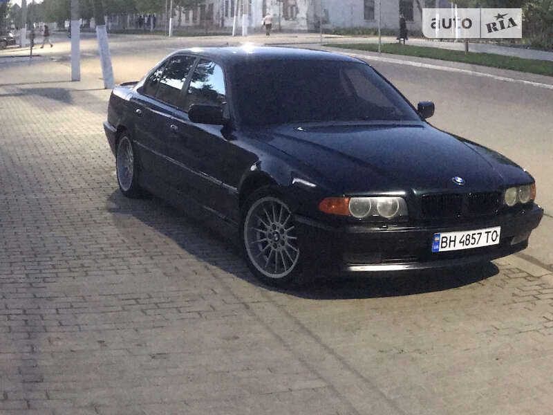 Седан BMW 7 Series 1999 в Кілії