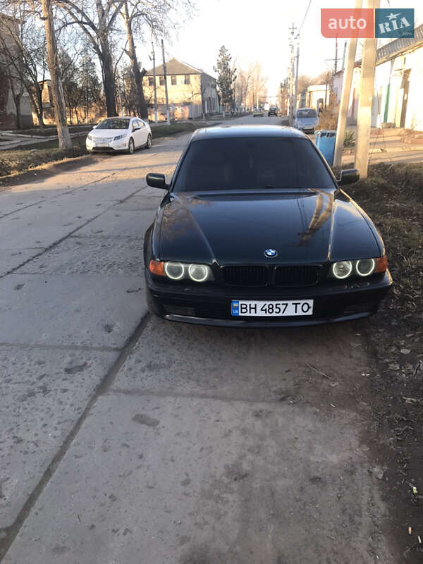 Седан BMW 7 Series 1999 в Килии