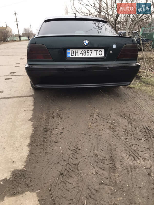 Седан BMW 7 Series 1999 в Килии