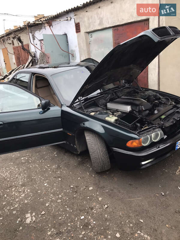 Седан BMW 7 Series 1999 в Килии