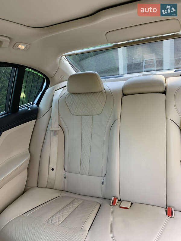 Седан BMW 7 Series 2015 в Кицмани