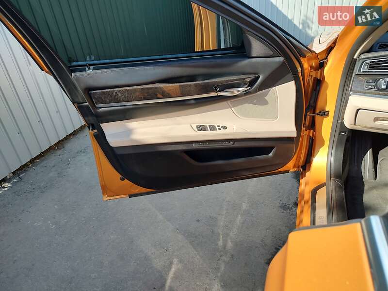 Седан BMW 7 Series 2011 в Богуславі