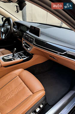 Седан BMW 7 Series 2018 в 