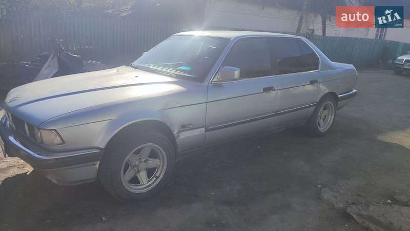 Седан BMW 7 Series 1990 в Ружині
