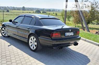 Седан BMW 7 Series 2001 в Шумске