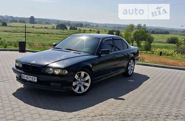 Седан BMW 7 Series 2001 в Шумске