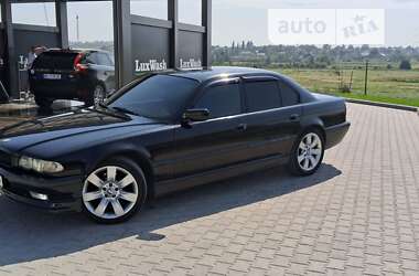 Седан BMW 7 Series 2001 в Шумске