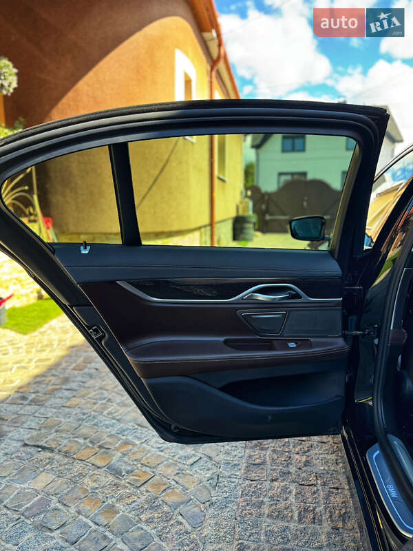 Седан BMW 7 Series 2020 в Мукачево