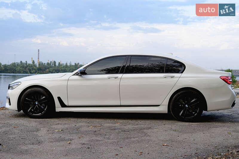 Седан BMW 7 Series 2015 в Днепре