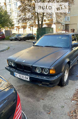 Седан BMW 7 Series 1990 в Мостиській