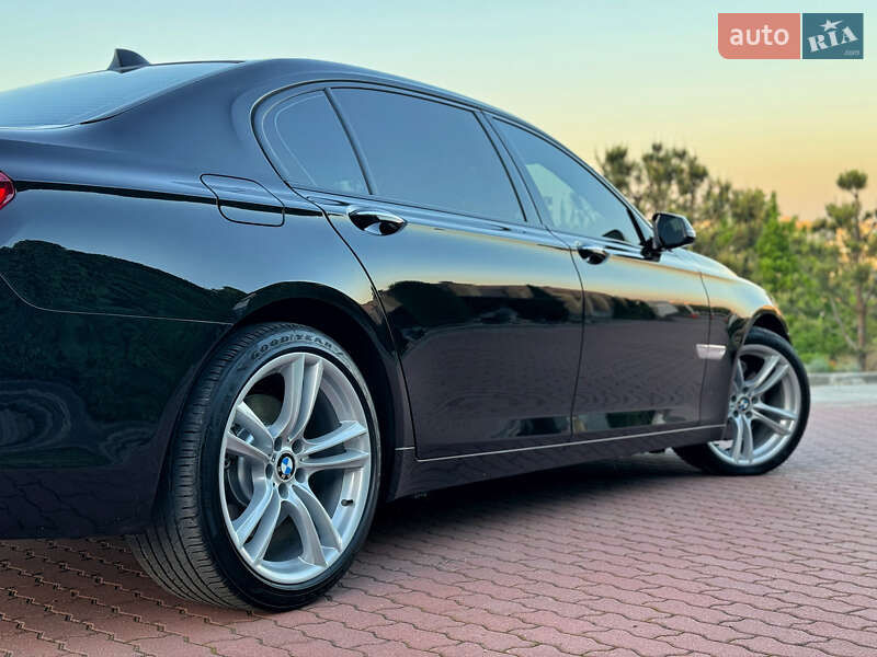 Седан BMW 7 Series 2013 в Чернівцях