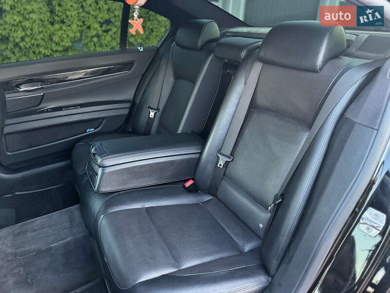 Седан BMW 7 Series 2013 в Чернівцях