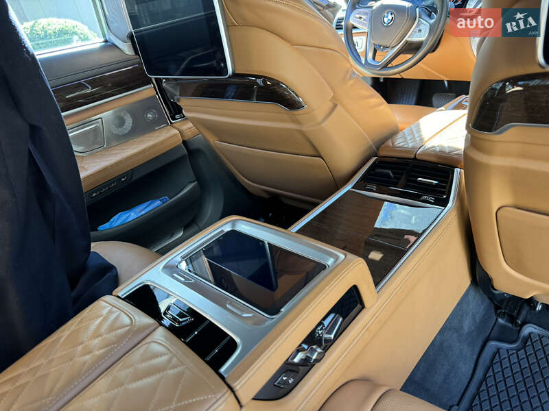 Седан BMW 7 Series 2019 в Чернівцях