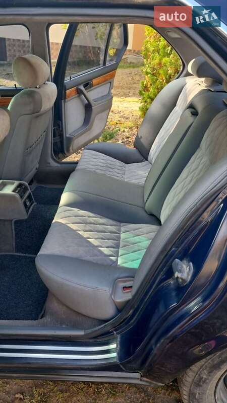 Седан BMW 7 Series 1990 в Харкові