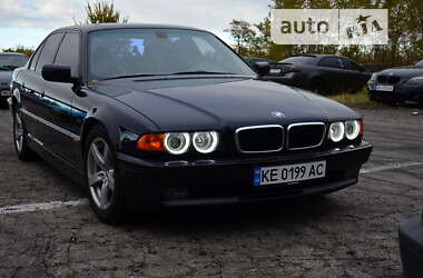 Седан BMW 7 Series 2000 в Шполі