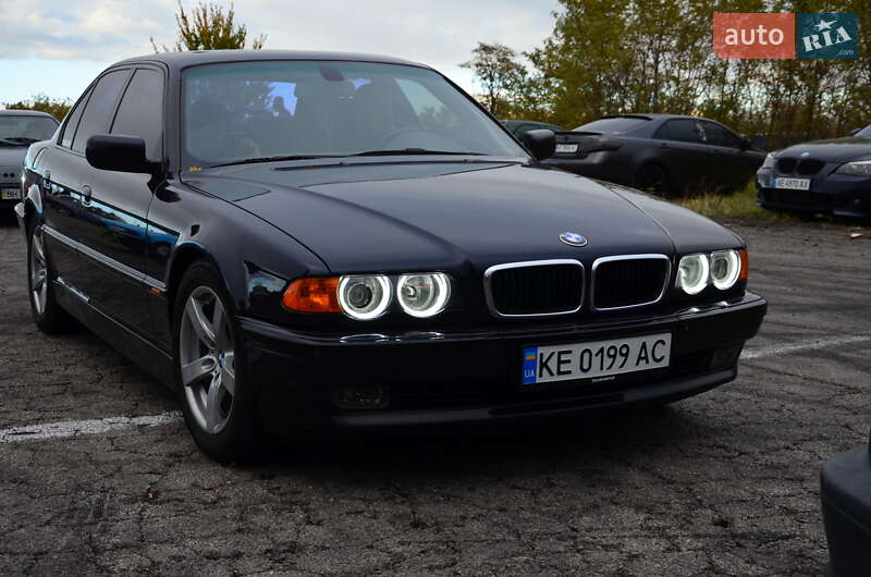 Седан BMW 7 Series 2000 в Днепре