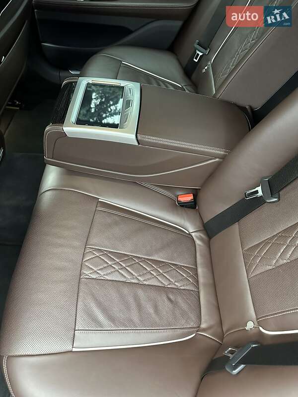 Седан BMW 7 Series 2017 в Виннице