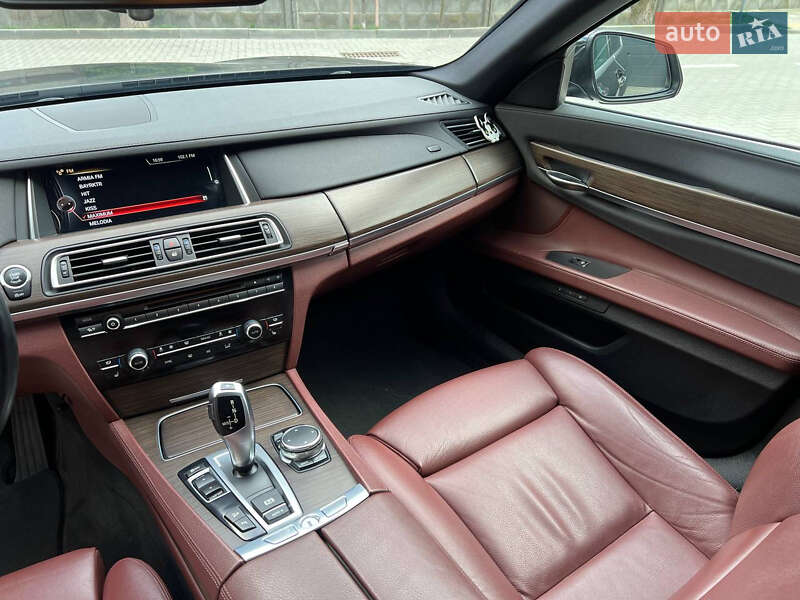 Седан BMW 7 Series 2015 в Львове