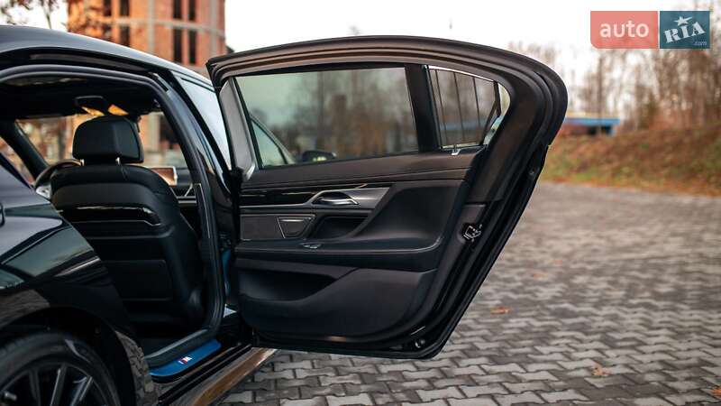 Седан BMW 7 Series 2021 в Чернівцях